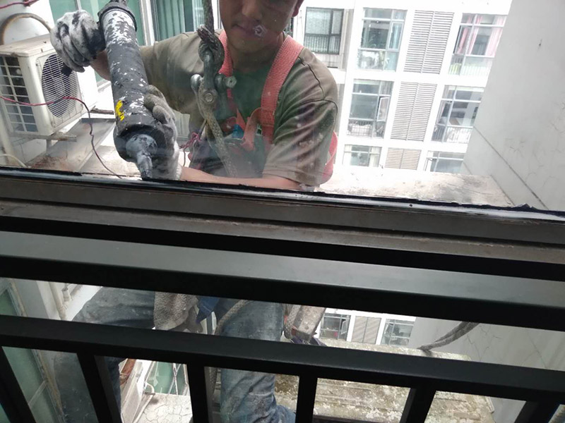 卷簾門窗安裝維修上門服務,塑鋼窗戶晃動怎么加固,卷簾門窗的安裝步驟 
