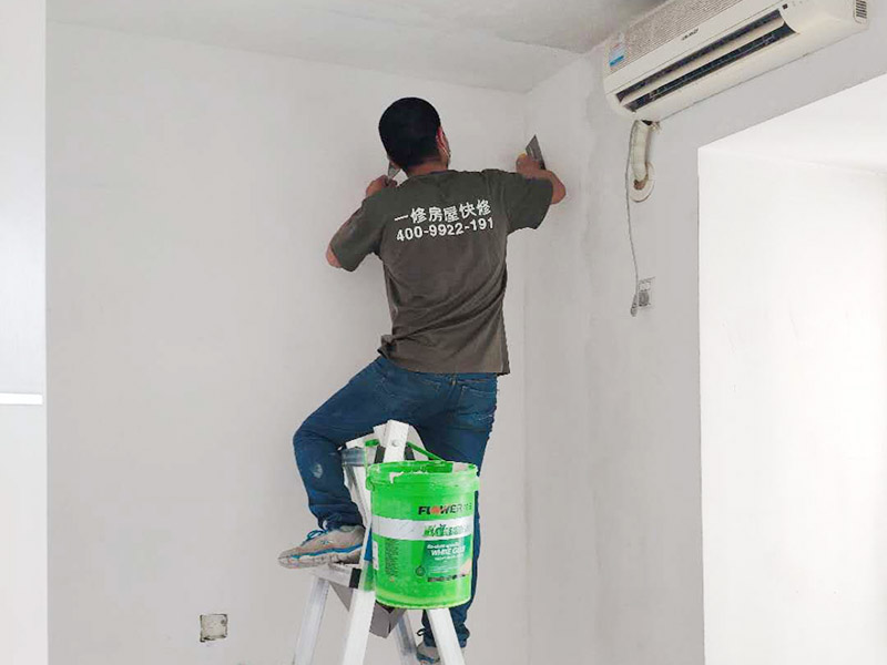 房子墻潮濕墻壁脫落怎么處理，武漢修墻師傅告訴你怎么弄