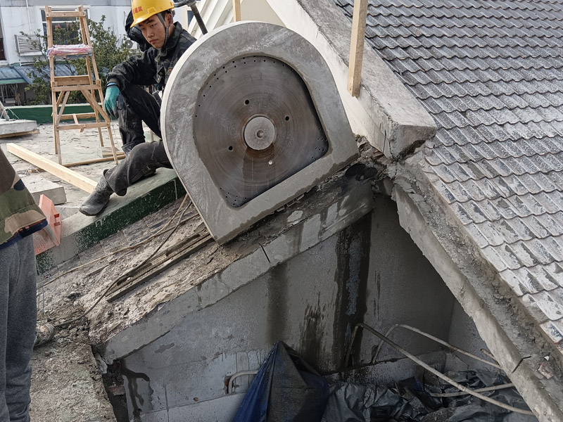 樓房外墻滲水到內墻維修費用多少錢
